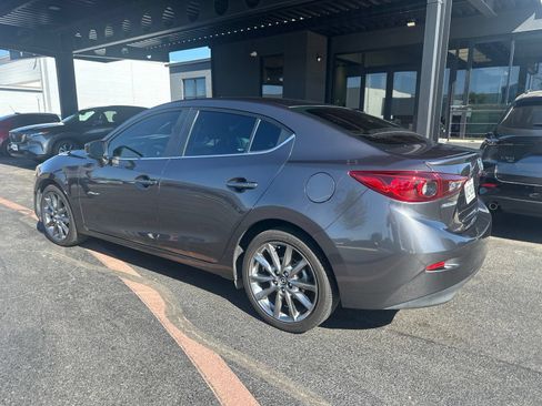 Used 2018 MAZDA MAZDA3 Touring FWD image 3