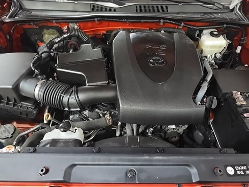 Used 2017 Toyota Tacoma TRD Off-Road w/ Tow Package AWD/4WD image 12