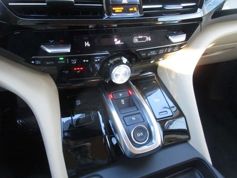 Certified 2026 Acura MDX SH-AWD w/ Technology Package image 18