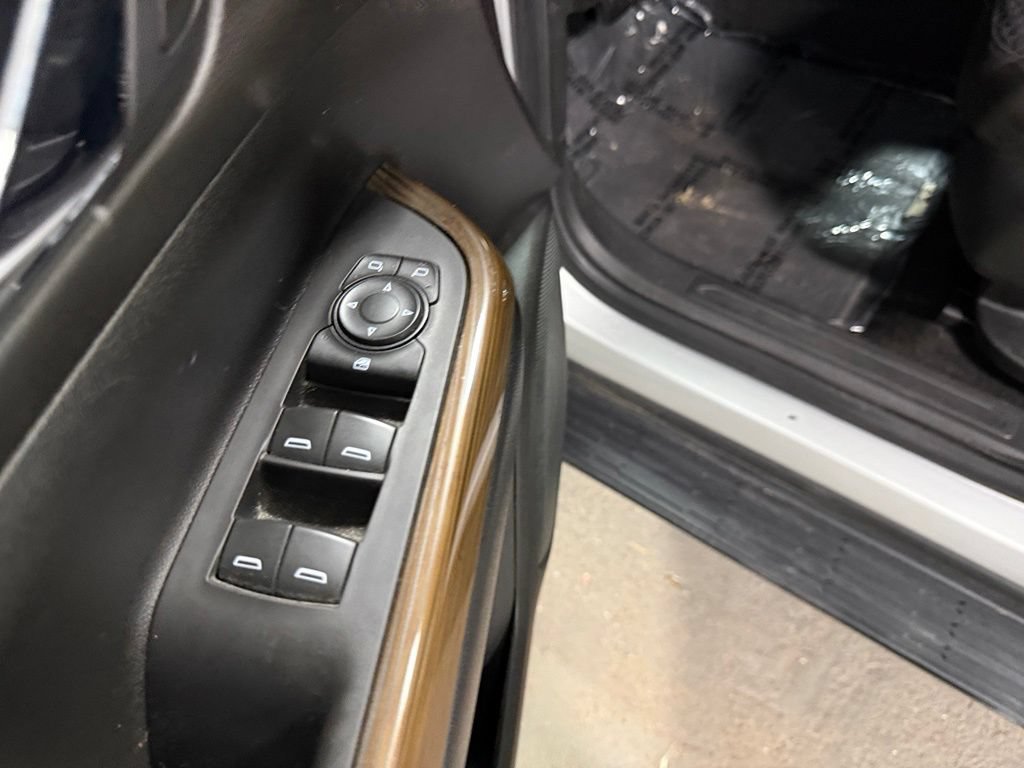 Used 2019 GMC Acadia SLE FWD image 21