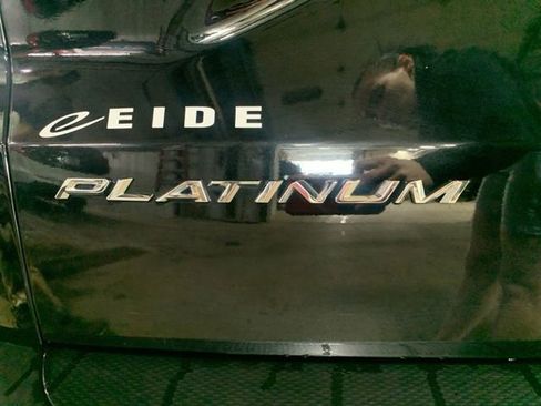 Used 2025 Ford Escape Platinum AWD/4WD image 27