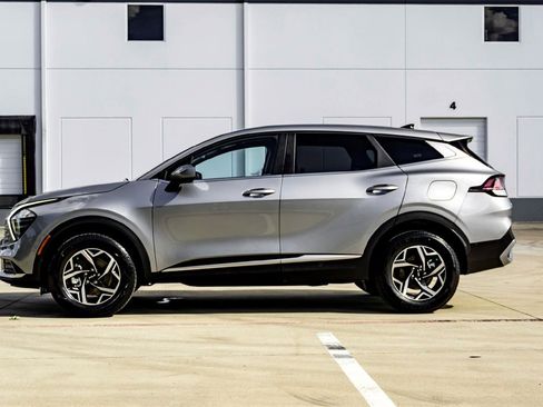 Used 2024 Kia Sportage LX image 8