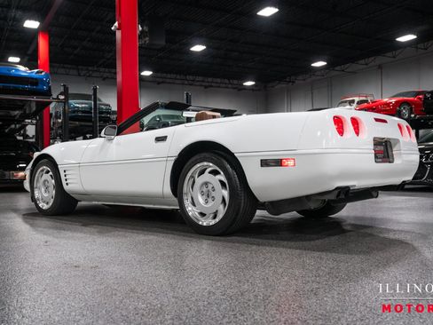 Used 1991 Chevrolet Corvette Convertible RWD image 3