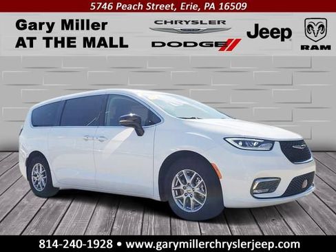 Used 2024 Chrysler Pacifica Touring-L FWD image 1