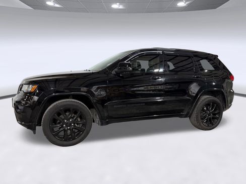 Used 2018 Jeep Grand Cherokee Altitude AWD/4WD image 2