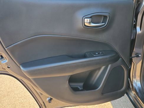 Used 2019 Jeep Compass Altitude image 10