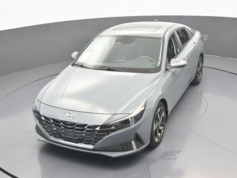 Used 2022 Hyundai Elantra SEL w/ Convenience + Premium Package image 42