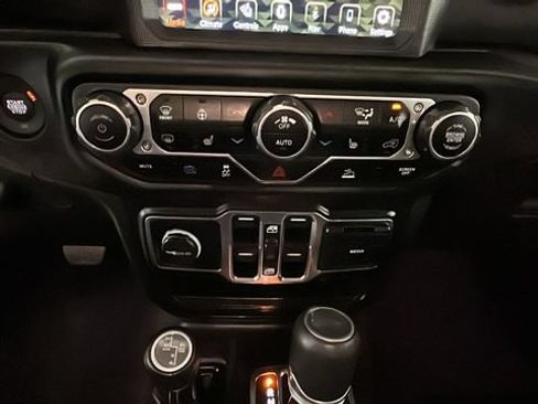 Used 2023 Jeep Wrangler Unlimited Sahara w/ Cold Weather Group AWD/4WD image 21