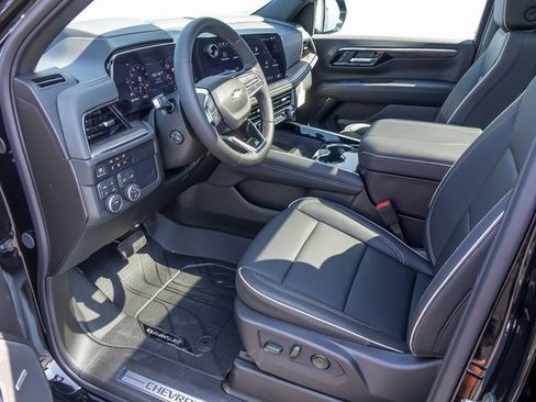 New 2026 Chevrolet Suburban Premier image 15