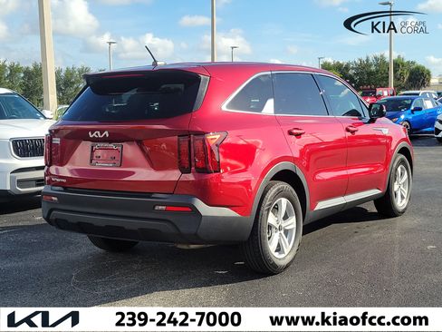 Certified 2023 Kia Sorento LX FWD image 6