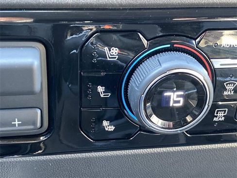 Used 2025 Chevrolet Silverado 1500 ZR2 w/ Technology Package image 32