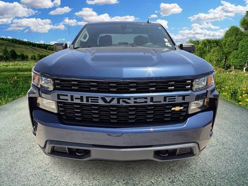 Used 2020 Chevrolet Silverado 1500 Custom w/ Custom Value Package image 2