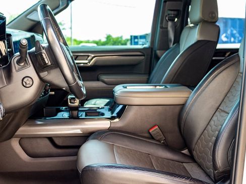 Used 2022 Chevrolet Silverado 1500 ZR2 w/ Technology Package image 29