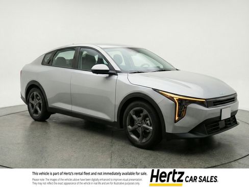 Used 2025 Kia K4 LXS image 1