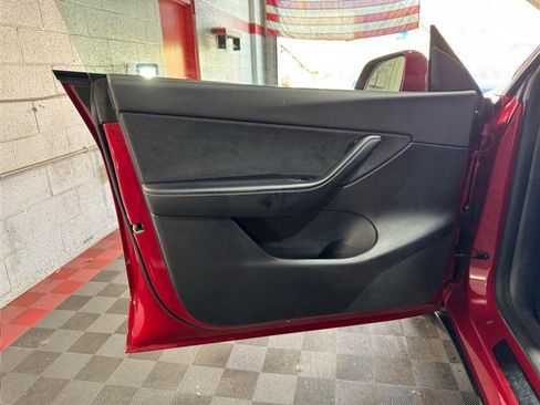 Used 2021 Tesla Model Y Long Range image 8