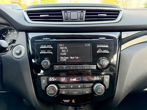 Used 2018 Nissan Rogue Sport SV w/ SV All-Weather Package image 25