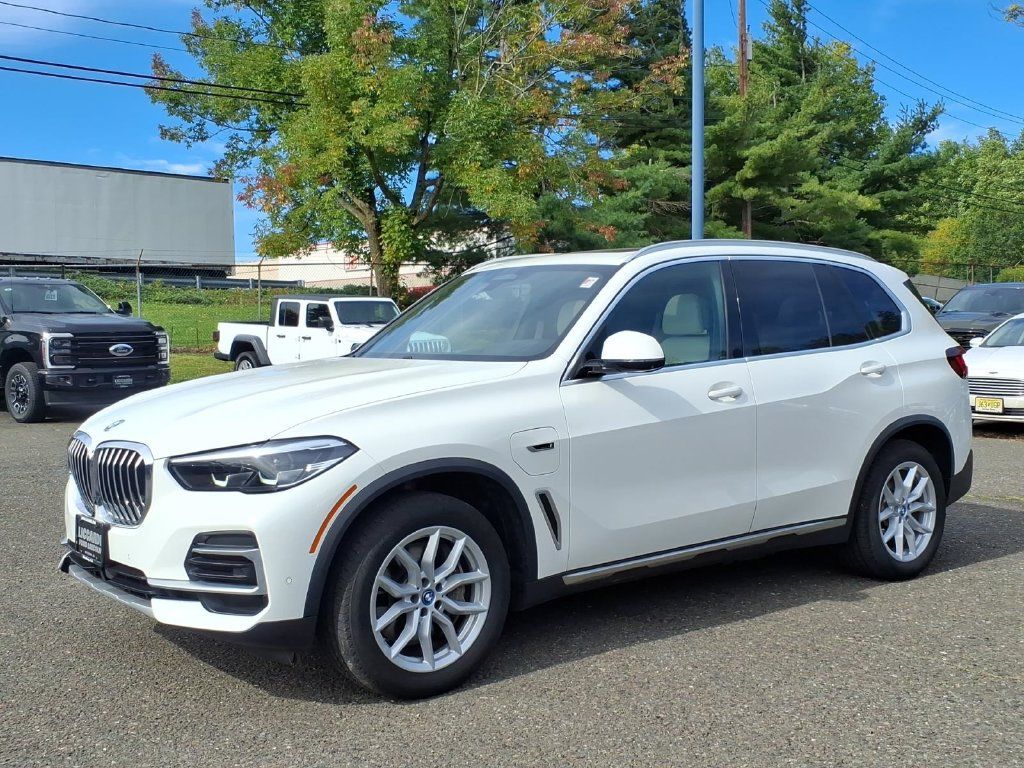 Used 2022 BMW X5 xDrive45e AWD/4WD image 3