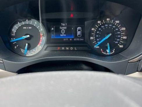 Used 2017 Ford Fusion SE FWD image 1