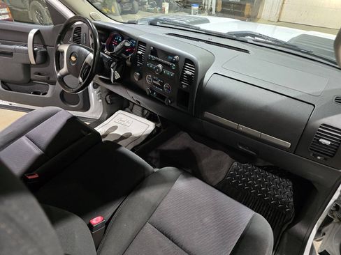 Used 2013 Chevrolet Silverado 2500 LT w/ Z71 Appearance Package AWD/4WD image 39