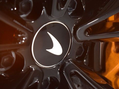 Used 2023 McLaren Artura image 17