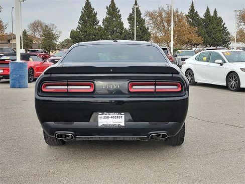 Used 2019 Dodge Challenger SXT w/ Blacktop Package image 9