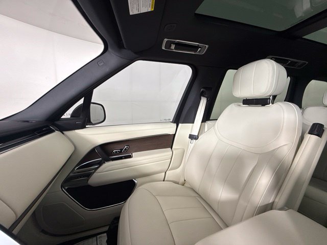 New 2026 Land Rover Range Rover Long Wheelbase SE AWD/4WD image 18