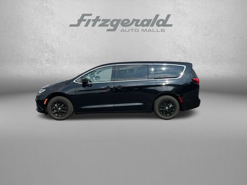 Used 2024 Chrysler Pacifica Touring-L FWD image 5