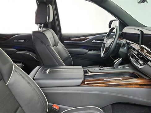 Certified 2022 Cadillac Escalade Premium Luxury image 22