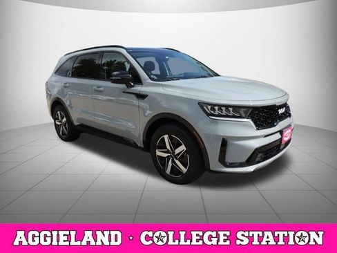 Used 2022 Kia Sorento EX w/ Panoramic Sunroof Package FWD image 3