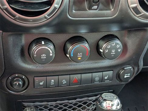 Used 2018 Jeep Wrangler Unlimited Sahara image 23