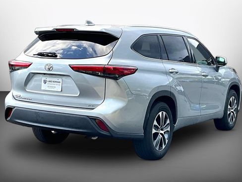 Used 2021 Toyota Highlander XLE FWD image 8