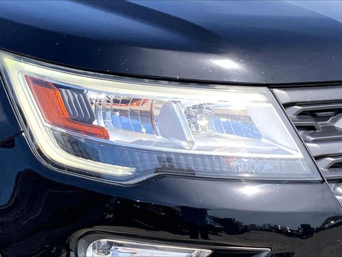 Used 2018 Ford Explorer XLT w/ Equipment Group 202A image 23