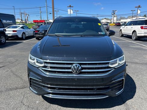 Used 2024 Volkswagen Tiguan SEL R-Line image 2