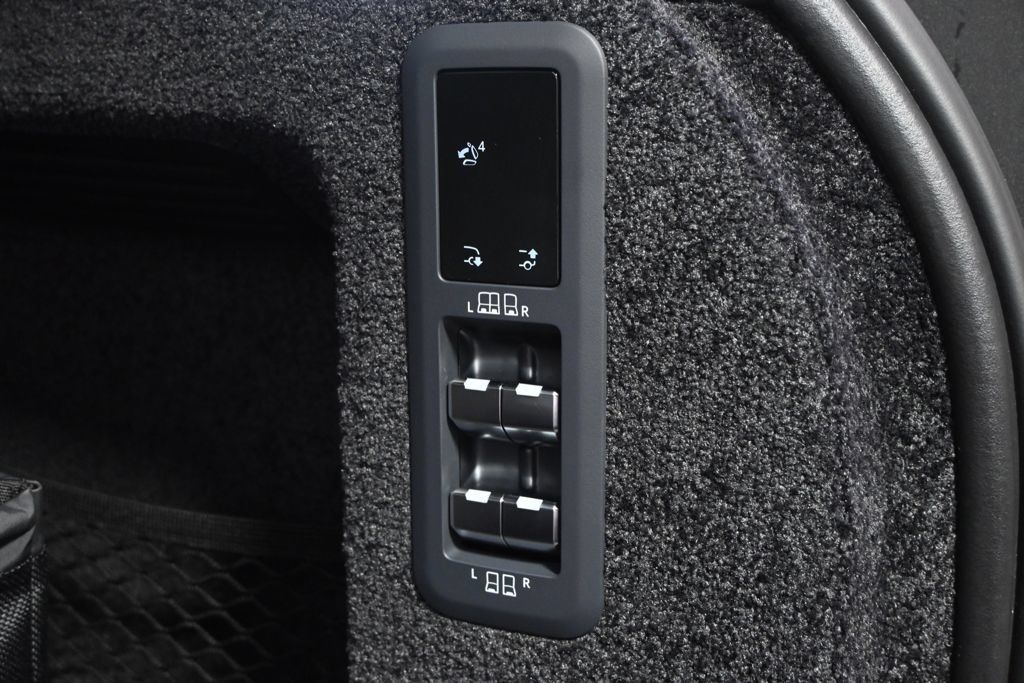 Used 2026 Land Rover Range Rover Long Wheelbase SE AWD/4WD image 20