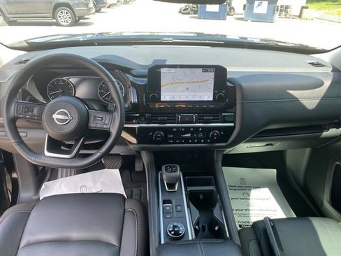 Used 2025 Nissan Pathfinder SL AWD/4WD image 22
