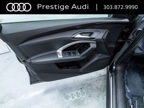 Used 2025 Audi Q5 Premium w/ Convenience Package image 21