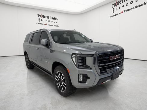 Used 2023 GMC Yukon XL AT4 w/ AT4 Premium Package AWD/4WD image 7