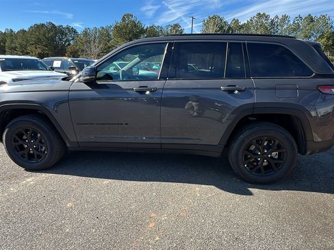 New 2026 Jeep Grand Cherokee Altitude image 11