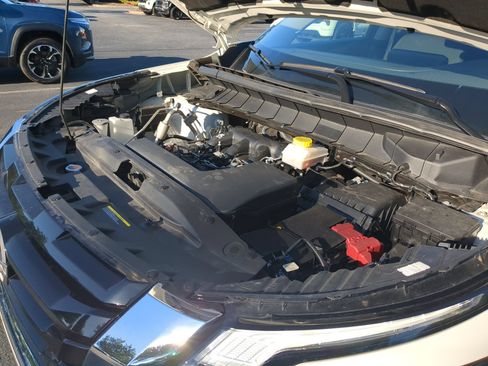 Used 2025 Nissan Pathfinder SV FWD image 33