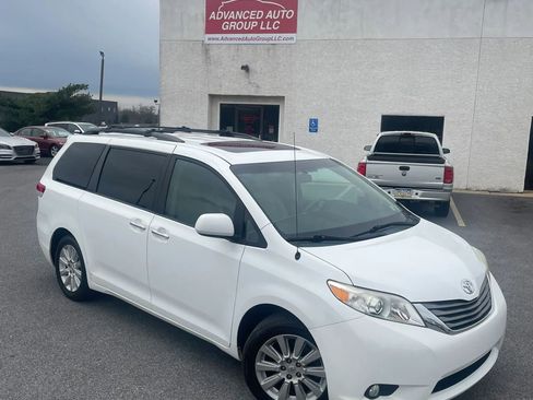Used 2013 Toyota Sienna XLE w/ Entertainment Pkg image 23