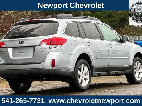 Used 2013 Subaru Outback 2.5i Premium w/ All-Weather Pkg image 4