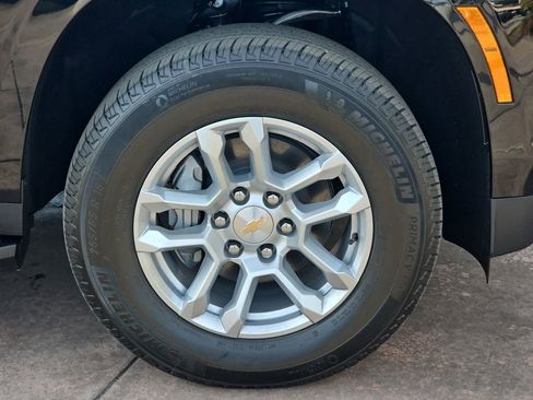 New 2026 Chevrolet Suburban LS image 40