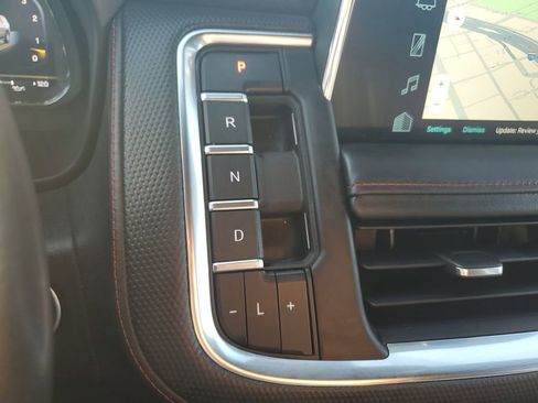 Used 2022 Chevrolet Tahoe RST w/ Sport Performance Package image 28