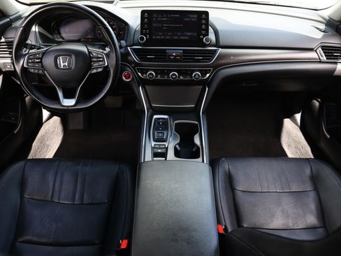 Used 2020 Honda Accord Touring image 2