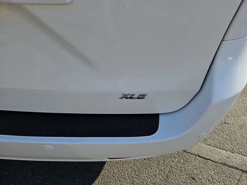 Used 2011 Toyota Sienna XLE image 6