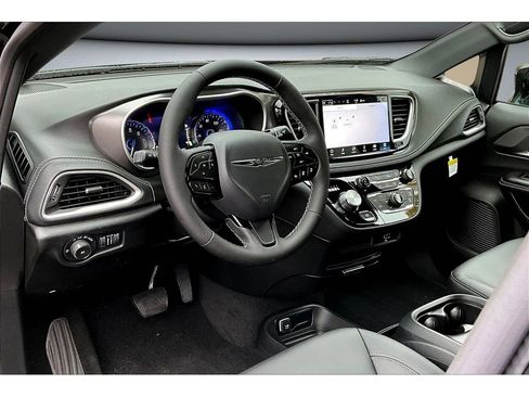 New 2026 Chrysler Pacifica Select FWD image 7