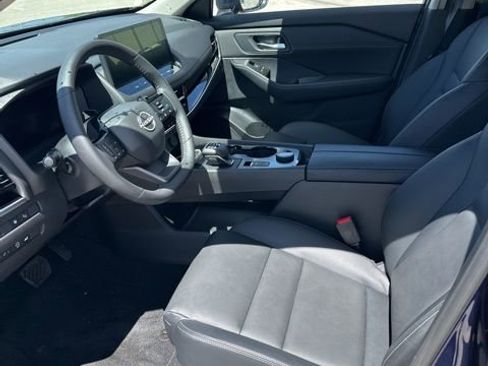 Used 2025 Nissan Rogue SL w/ Tech Package AWD/4WD image 10