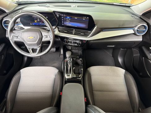 Used 2025 Chevrolet Trax LT w/ LT Convenience Package FWD image 22