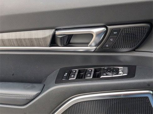 Used 2025 Kia Telluride SX Prestige image 24