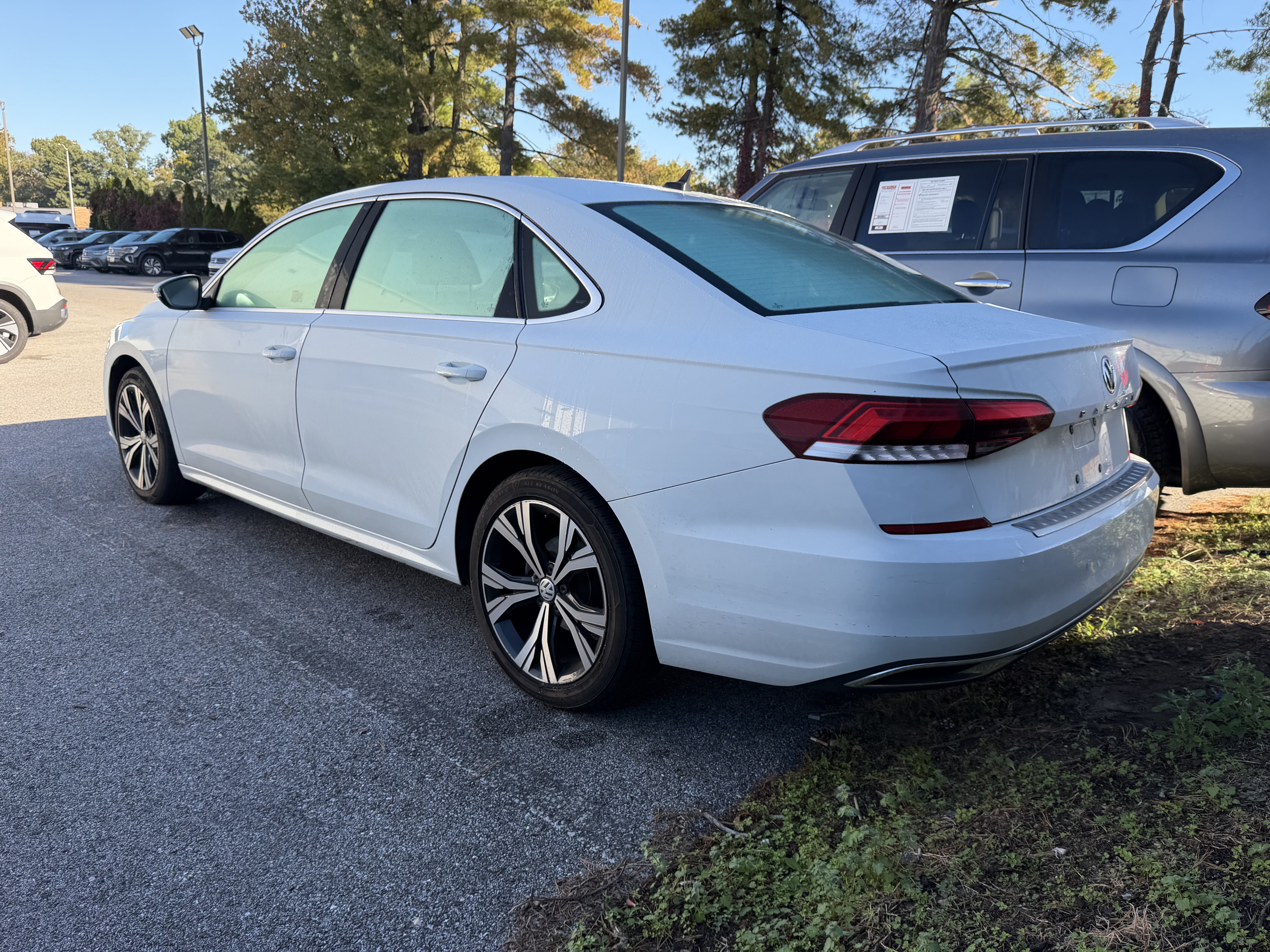 Used 2022 Volkswagen Passat 2.0T SE FWD image 11